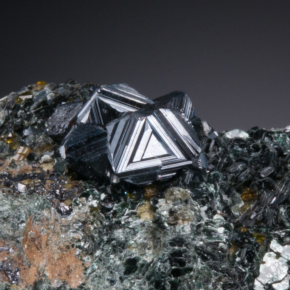 natural magnetite crystal formation