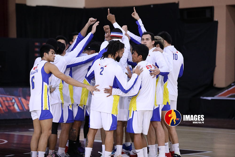 Magnolia basketball players raising their hands in unison