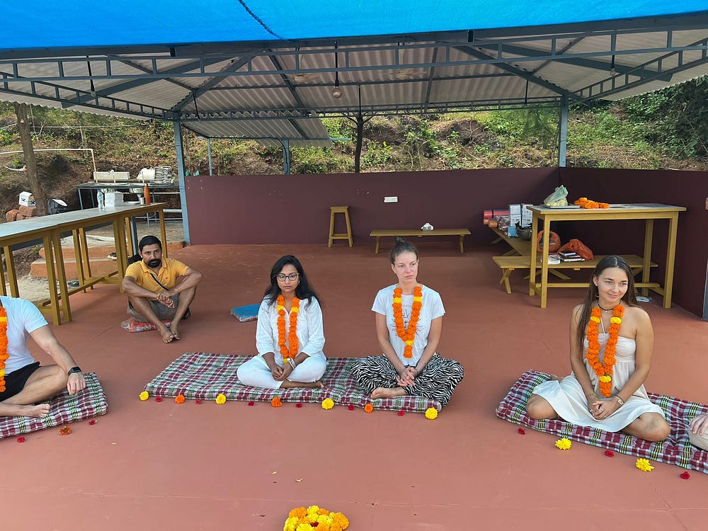 Choose a yoga retreat in Goa teacher