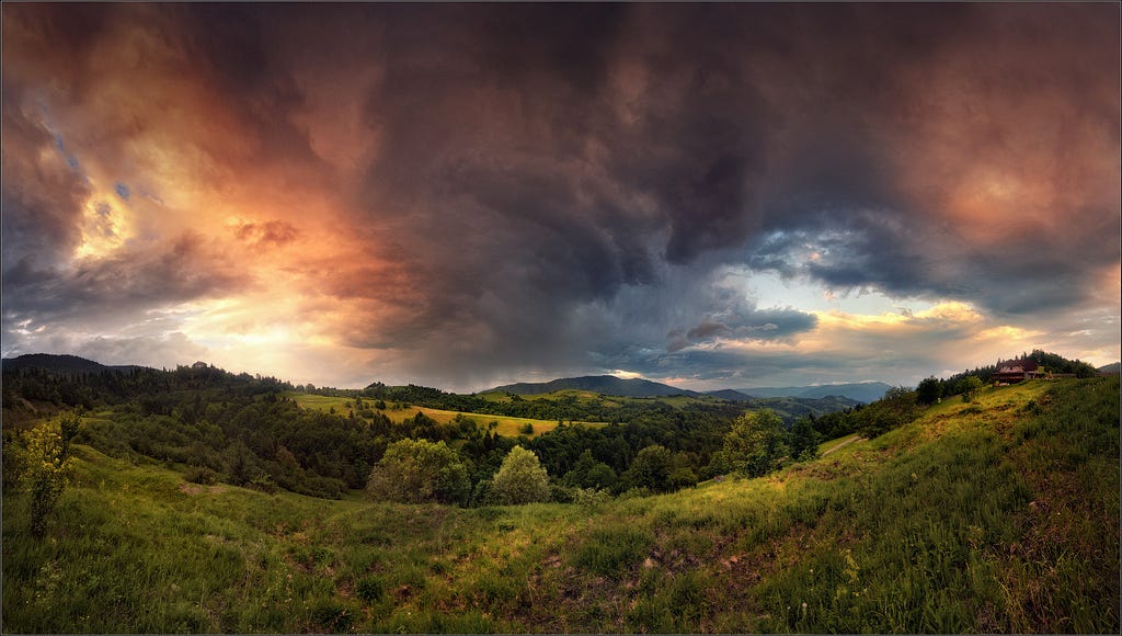 "Spectacular dawn" Nikon D90 + Sigma 10-20/4-5.6 + Cokin ND4x; Panorama of 12 vertical shots without bracketing