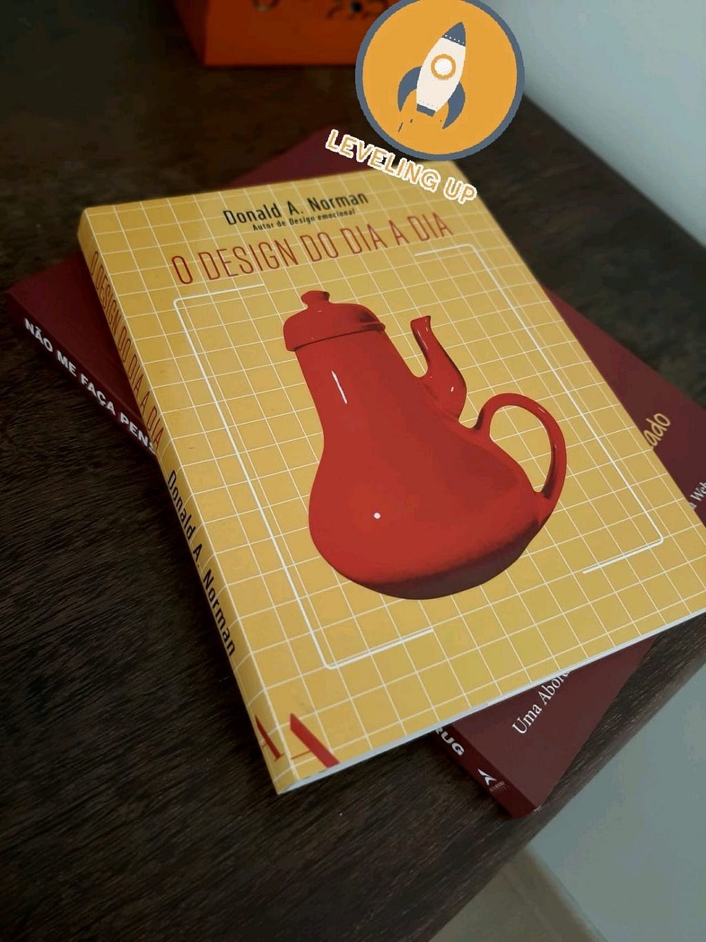 Foto dos livros "O Design do Dia a Dia" do Donald Norman e "Não me faça pensar", do Steve Krug.