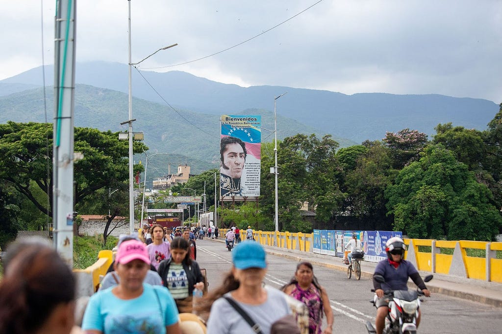 People cross the border between Venezuela and Colombia.