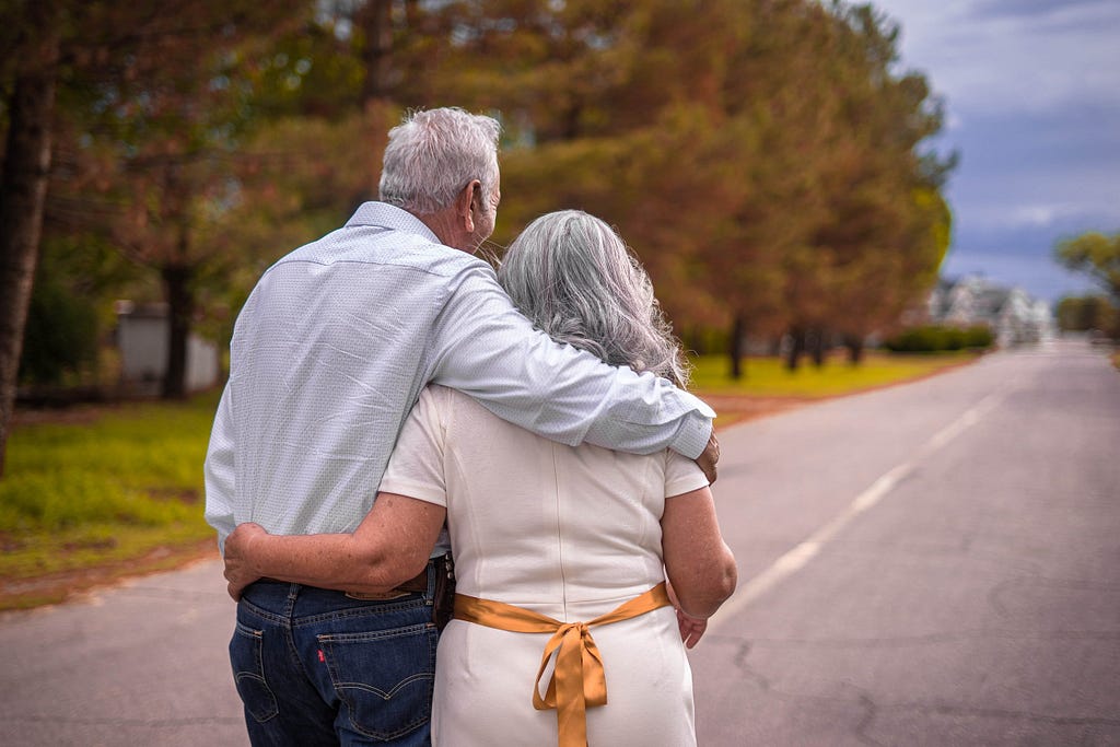 A picture of an elderly happy couple