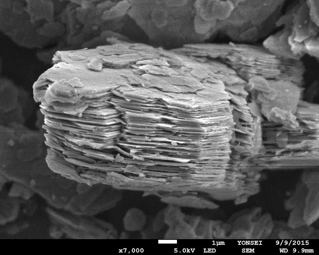 Electron micrograph of the structure of kaolinite clay.