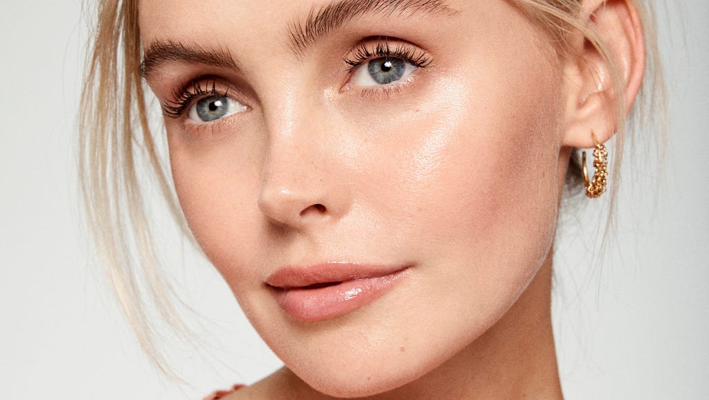 Minimal Makeup Look for Beginners