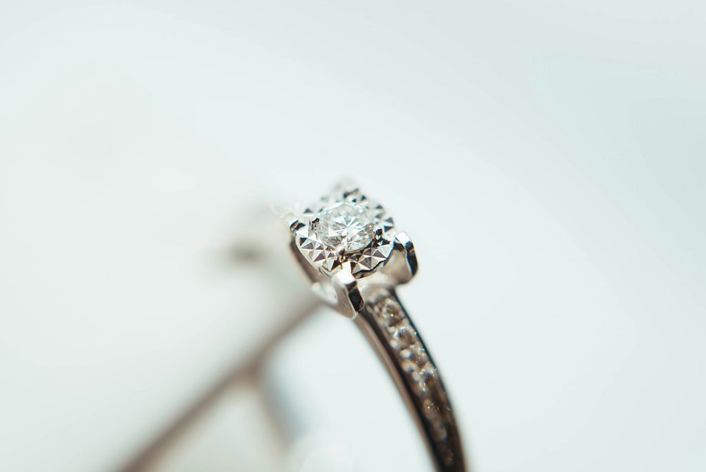 The 2.4-Carat Illusion: How Technology Killed the Prestige of the Diamond