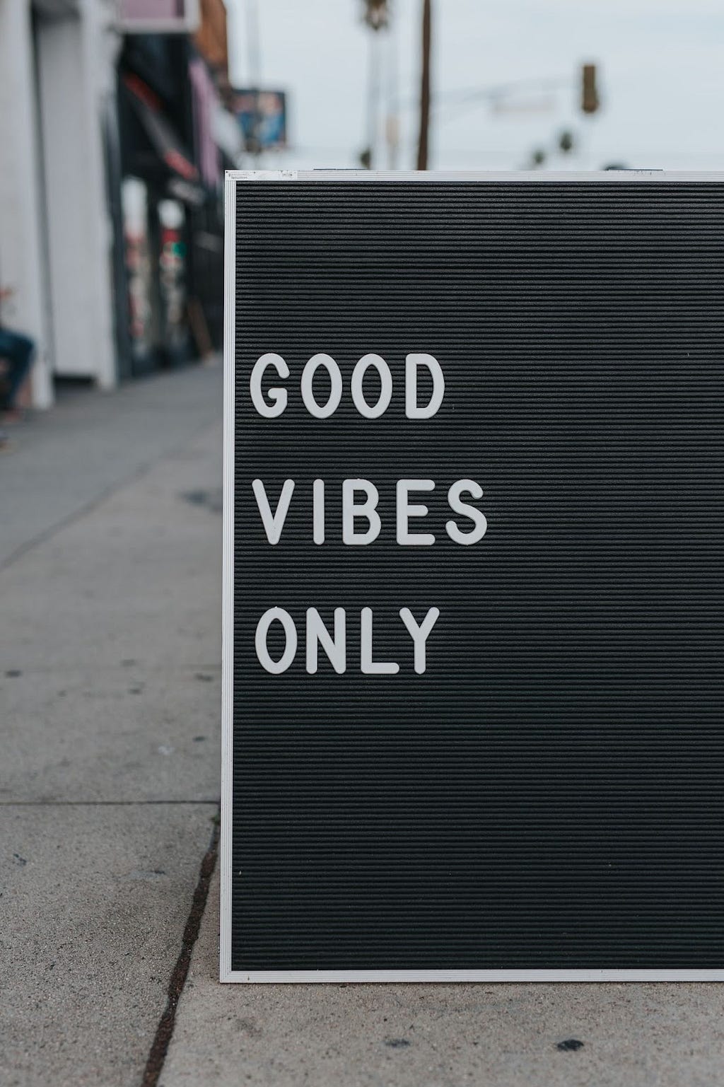 Shop sign saying good vibes only