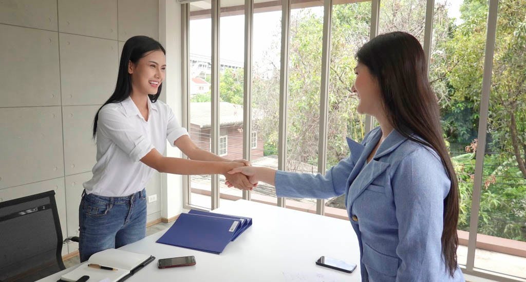 Entrepreneurs shaking hands after successful sales meeting