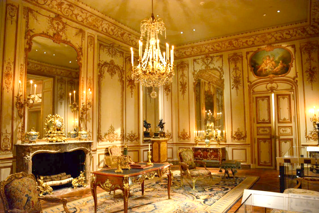 Classic Italian Furniture in Gold Leaf gilding- Royalzig Luxury Furniture