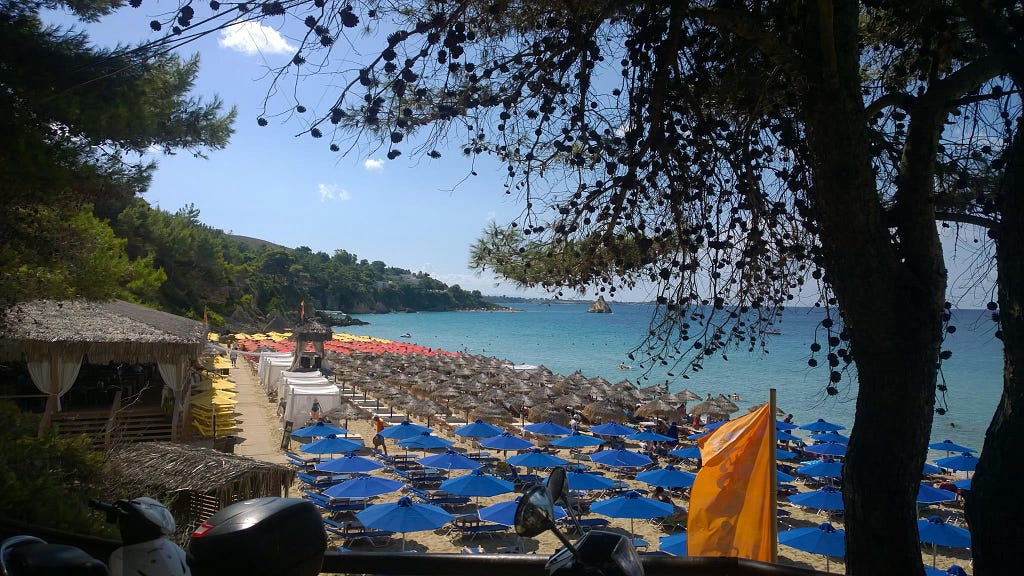 Makris Gialos beach