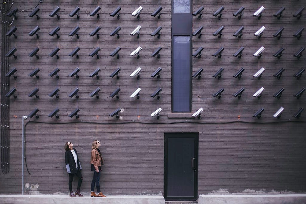 https://images.unsplash.com/photo-1461685265823-f8d5d0b08b9b?ixid=MnwxMjA3fDB8MHxwaG90by1wYWdlfHx8fGVufDB8fHx8&ixlib=rb-1.2.1&auto=format&fit=crop&w=1050&q=80
