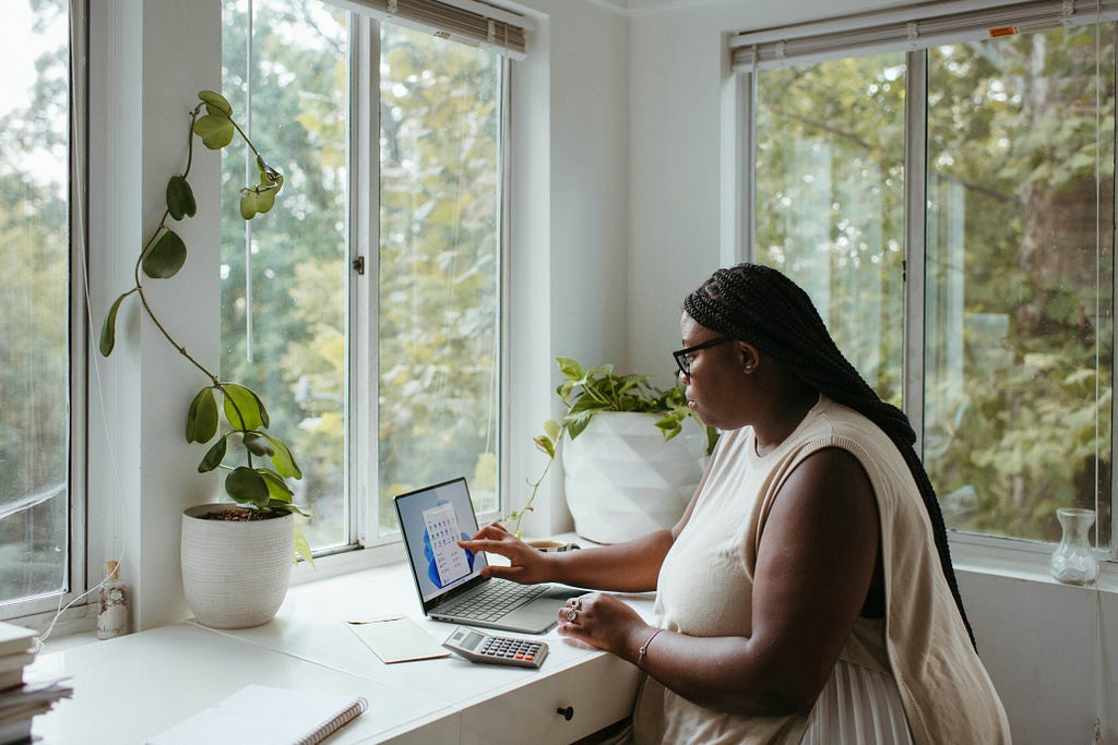 pic of a young lady working from homw on her laptop computer