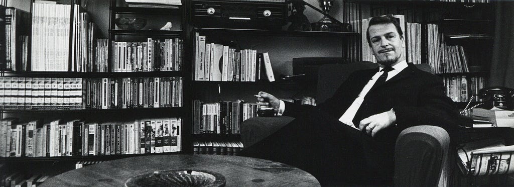 Pliet van Lishout in zijn bibliotheek, 1969 © Filip Tas & Letterenhuis