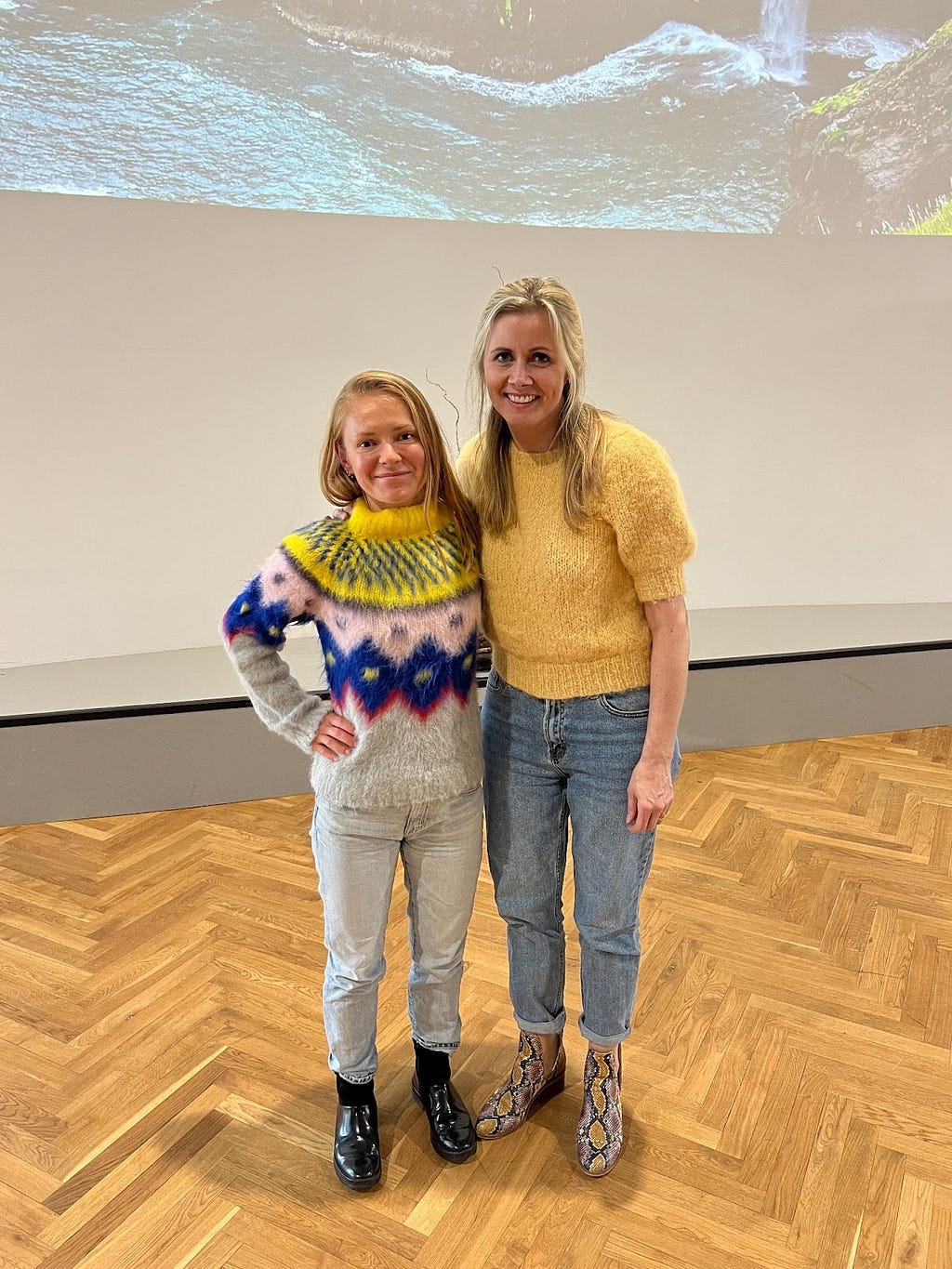 Kaja Wasik and Noomi O. Gregersen (FarGen general manager) believe that the (sometimes) gray Faroese weather becomes milder in colorful clothes.