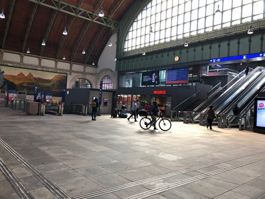 Empty train station in Switzerland (photo: Angelika Baehny)
