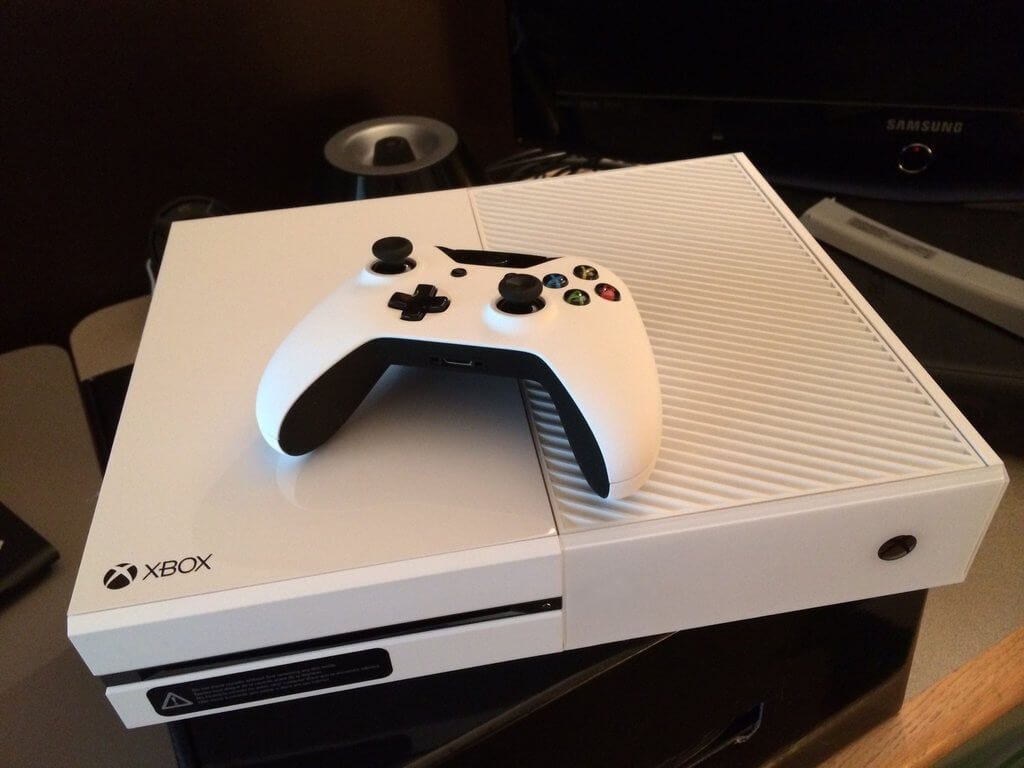 1407067487-white-xbox-one