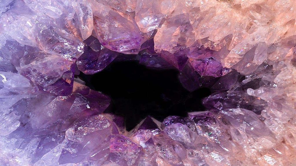 Actualizing Your Potential with Crystals: Using Magic Minerals to Unlock Wealth, Prosperity and Inner Peace
