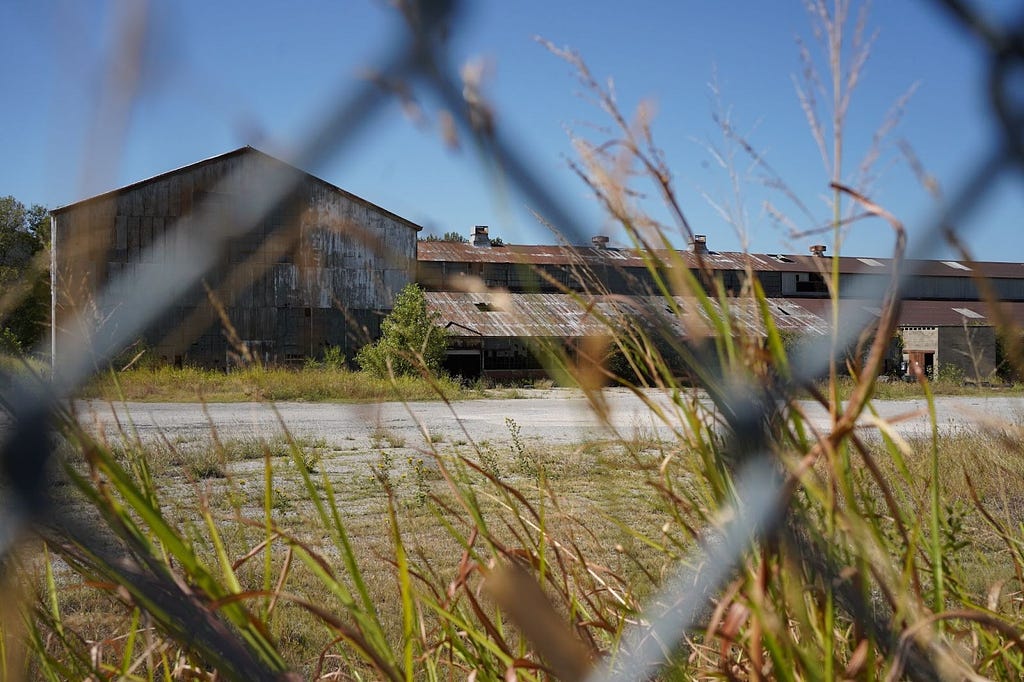 A photograph of a huge abandoned factory in Greenwood, Tulsa.