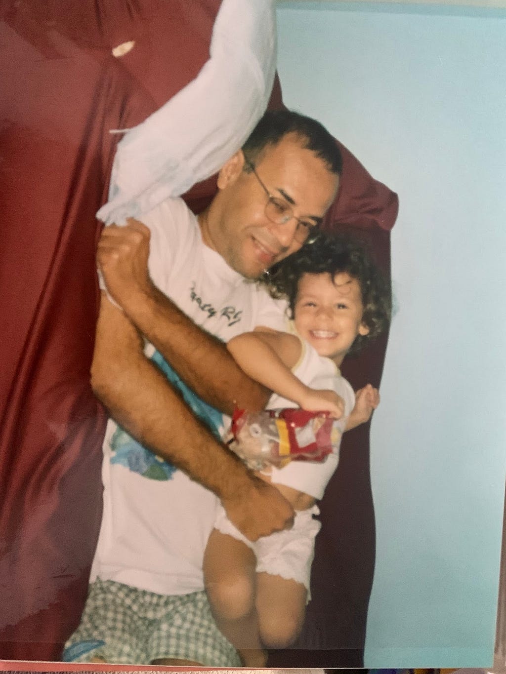 eu e meu pai, de dias em que eu era só uma menininha.