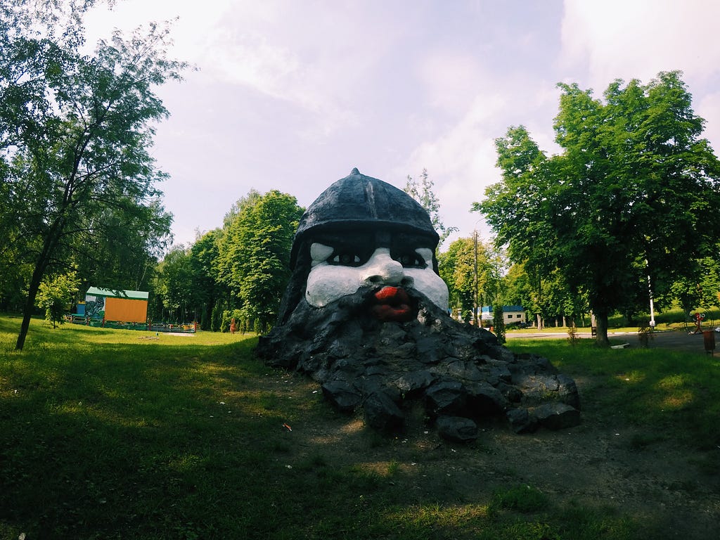 Бородач в парке имени Кожедуба в городе Сумы