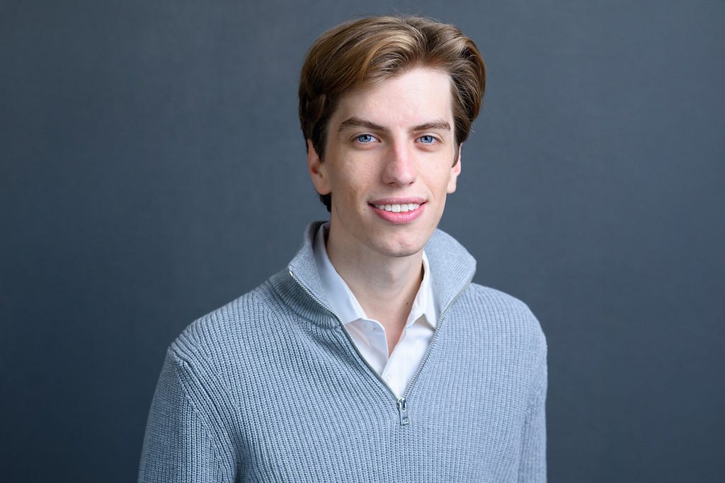 The “Next Warren Buffett” Just Dropped His Portfolio. It’s a Wild Bet on AI’s Hidden Chokepoints.