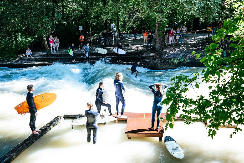 surfing in Germany in the Eisbach. Learn how to surf.
