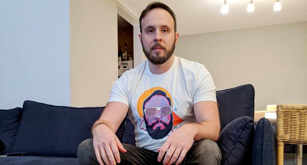 Bruce Greene wearing Gamer Head GREY t-shirt