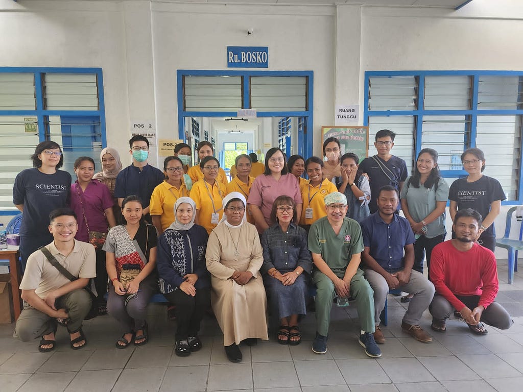 Photo together of MRIN field team and the St. Elisabeth Lela Hospital Flores team after sample collection in March 2023. Assistance from local teams in each location was key to ensuring successful participant recruitment and sample collection.