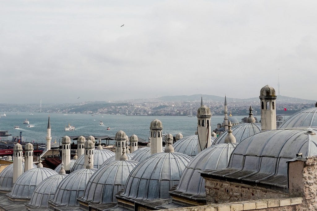 伊斯坦堡著名地標，藍色清真寺小圓頂