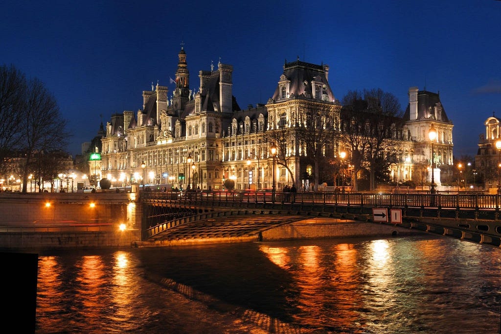 Hôtel de Ville, Paris Photo Spot — Photo by Panoramas