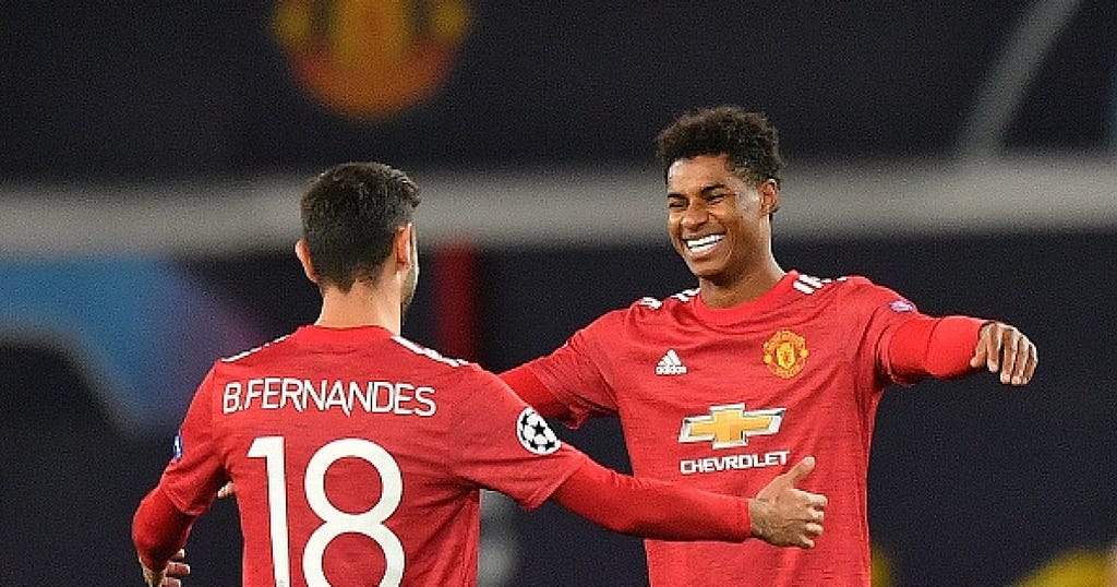 Bruno Fernandes and Marcus Rashford of Manchester United celebrating a goal
