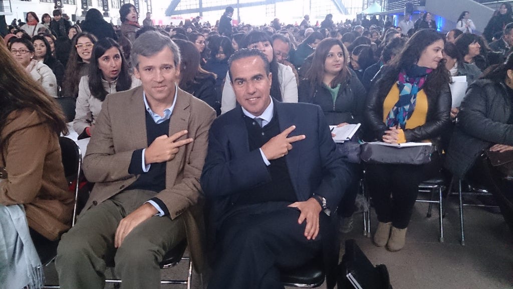 From left to right: Mr. Pedro Tagle -Governor, KidZania Chile- and Mr. Xavier López -President of KidZania-