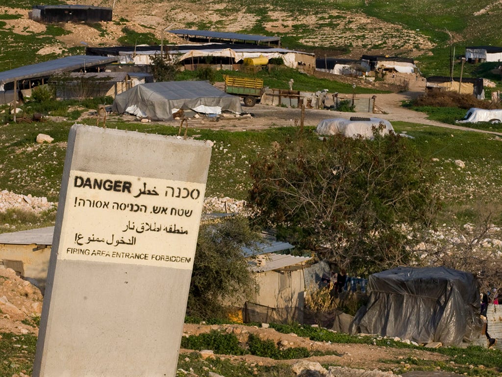 Comunidad beduina en zona de tiro, cerca de la Carretera 578 (Derej Alon), 8 de febrero de 2011. (Foto: Keren Manor / Activestills.org)