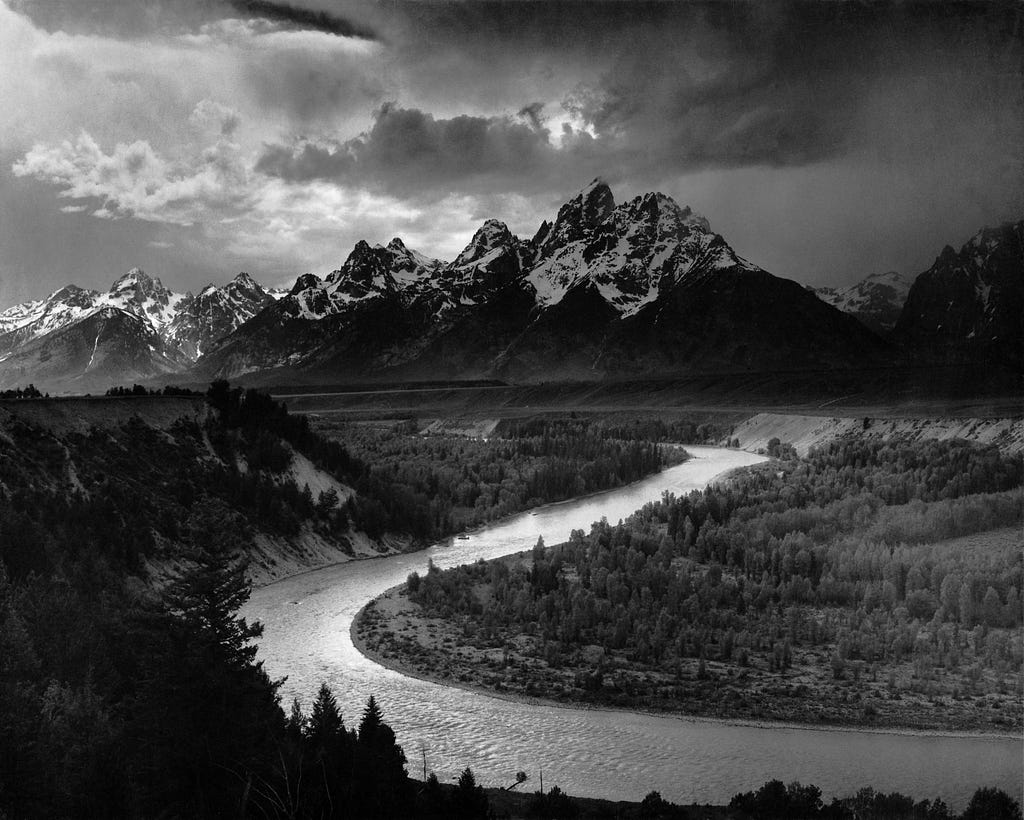 Input black and white image of a landscape