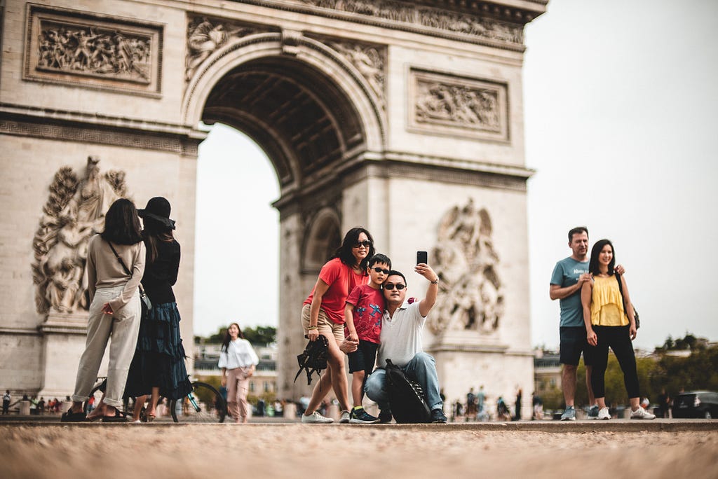 A family poses in front of Arch of Titus