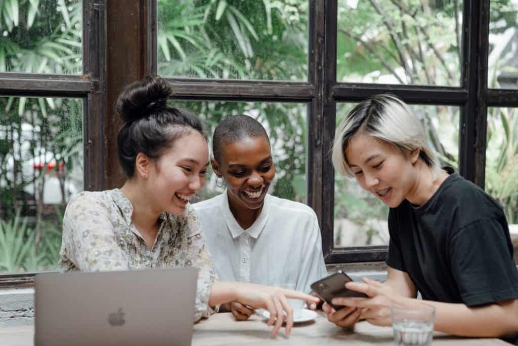 A group of friends enjoying CallApp personalized video ringtones