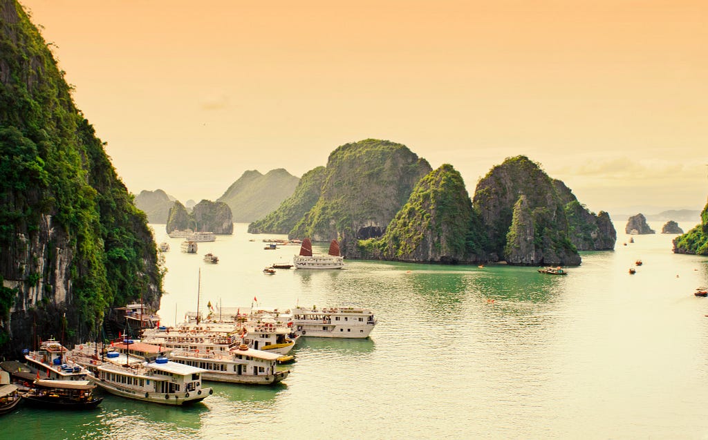 Ha Long Bay, Vietnam. Author: Nathan O'Niors (Flickr). Some rights reserved.