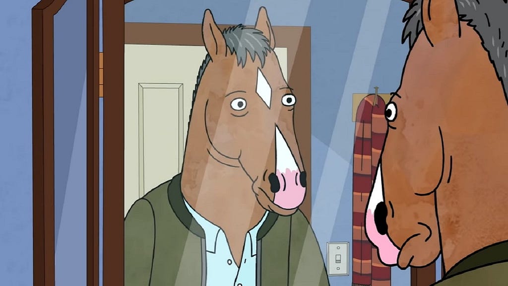 A imagem mostra o personagem animado Bojack Horseman, um cavalo antropomórfico, de pelos marrom, cabelo grisalho, se olhando em um espelho em um banheiro, com uma expressão reflexiva. Ele está vestindo uma jaqueta verde-musgo, com uma camisa social azul por baixo.