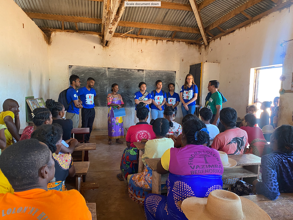 Presenting a general overview of the study to a crowd gathered in the elementary school of Tsianaloka Village.