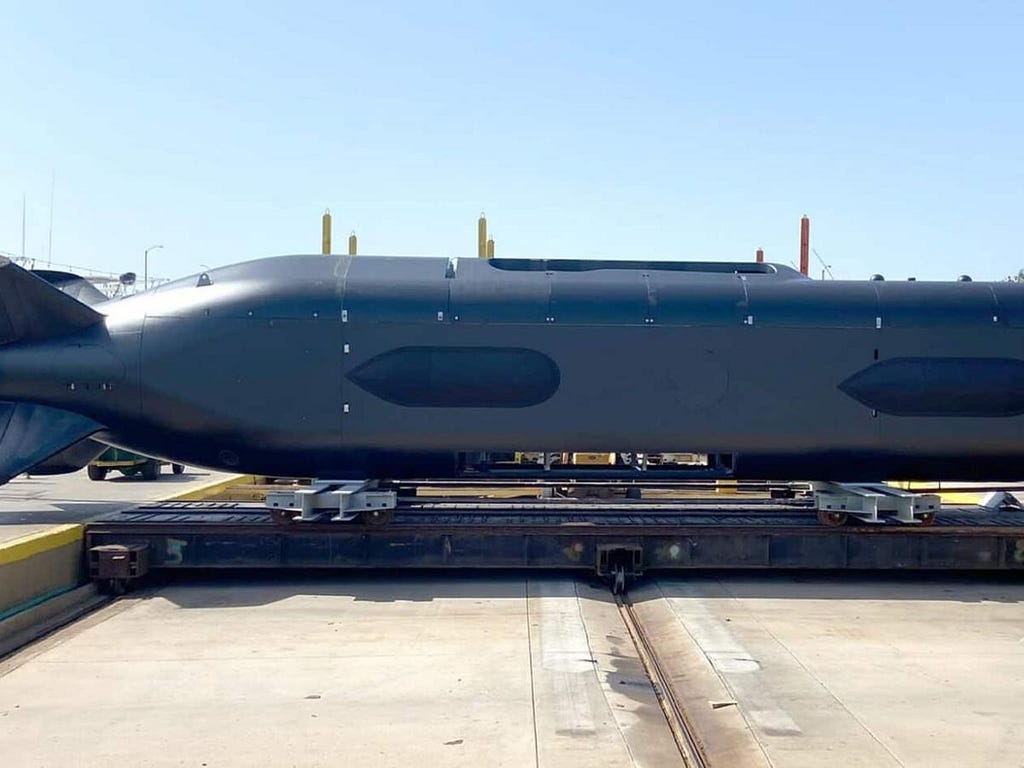 An extra large unmanned undersea test vehicle. Photo courtesy of GAO/ Navy Program Office