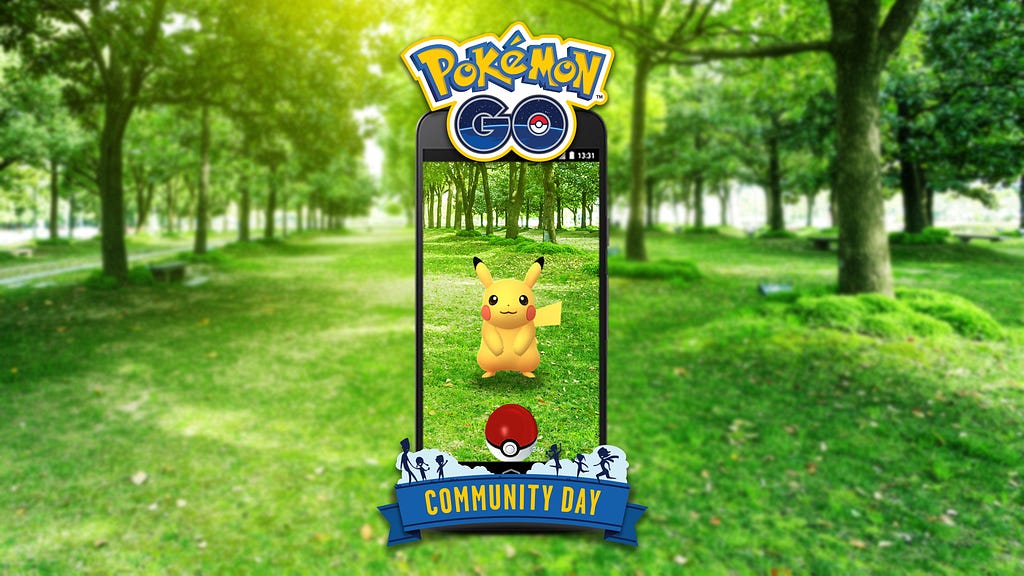 Imagem de divulgação do Community Day de Pokémon Go. No fundo, um lugar arborizado e na frente um celular com o jogo em AR.