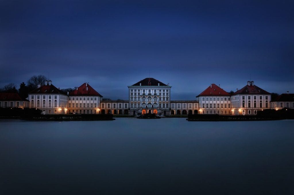 Scholl Nymphenburg on dusk