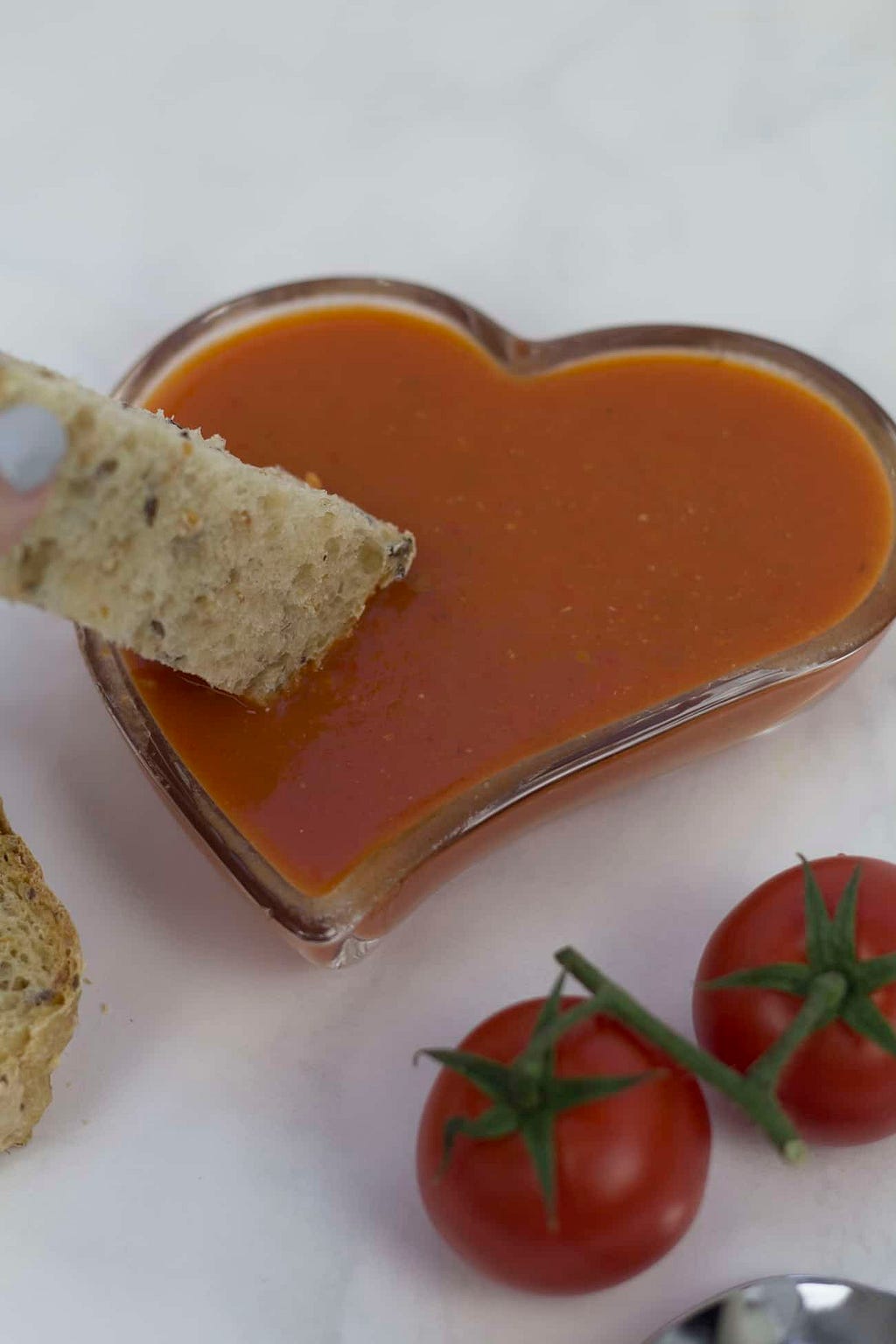 roasted red pepper and vine tomato soup