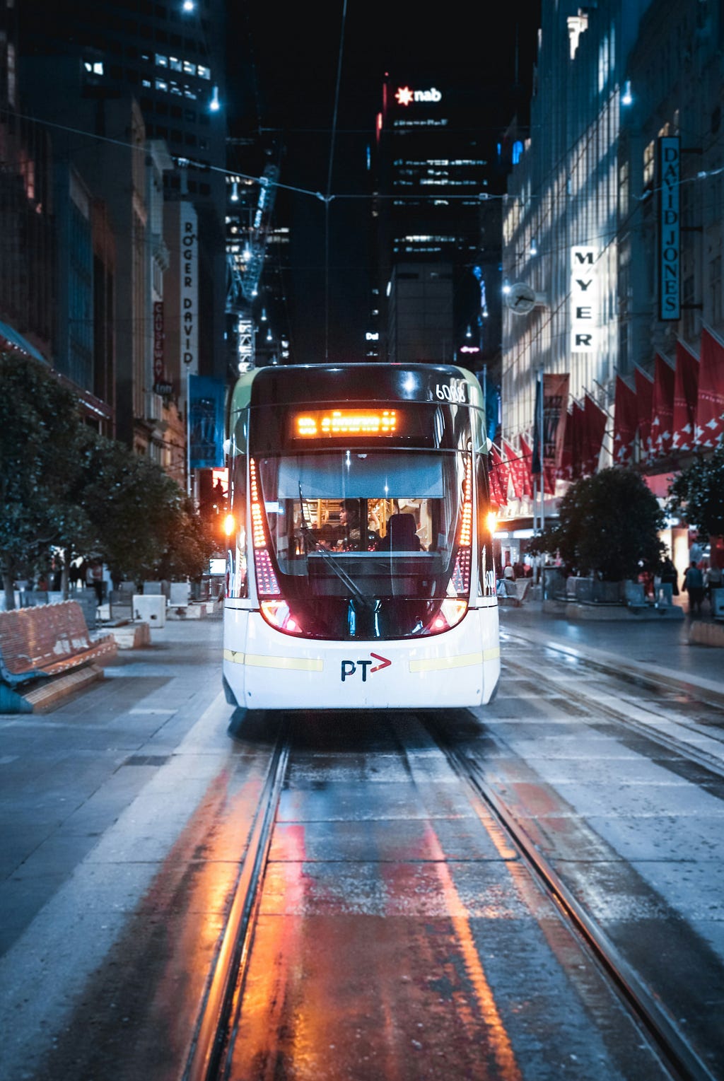 A head-on photo of a tram in Melbourne