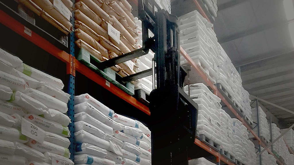 Racking System, Pallet Racking, Warehouse — Bumimulia Plastic Pallet
