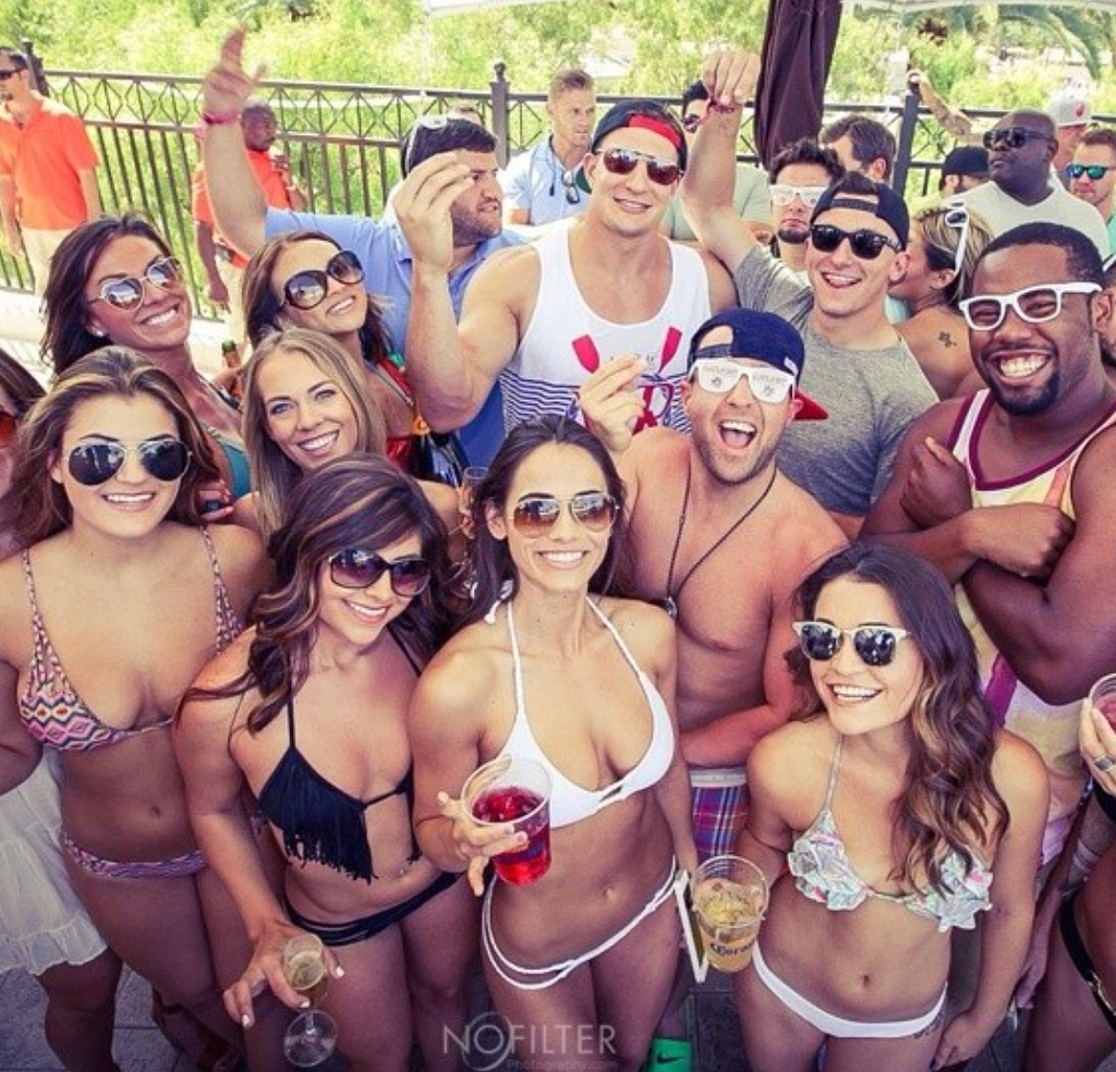 Johnny Manziel and Gronk party in Las Vegas