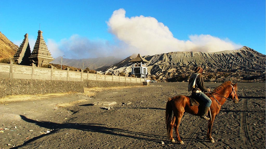 Suku Tengger (wisatabromojatim.com)