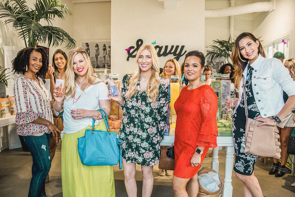 bloggers and influencers standing in Saavy Naturals strefront