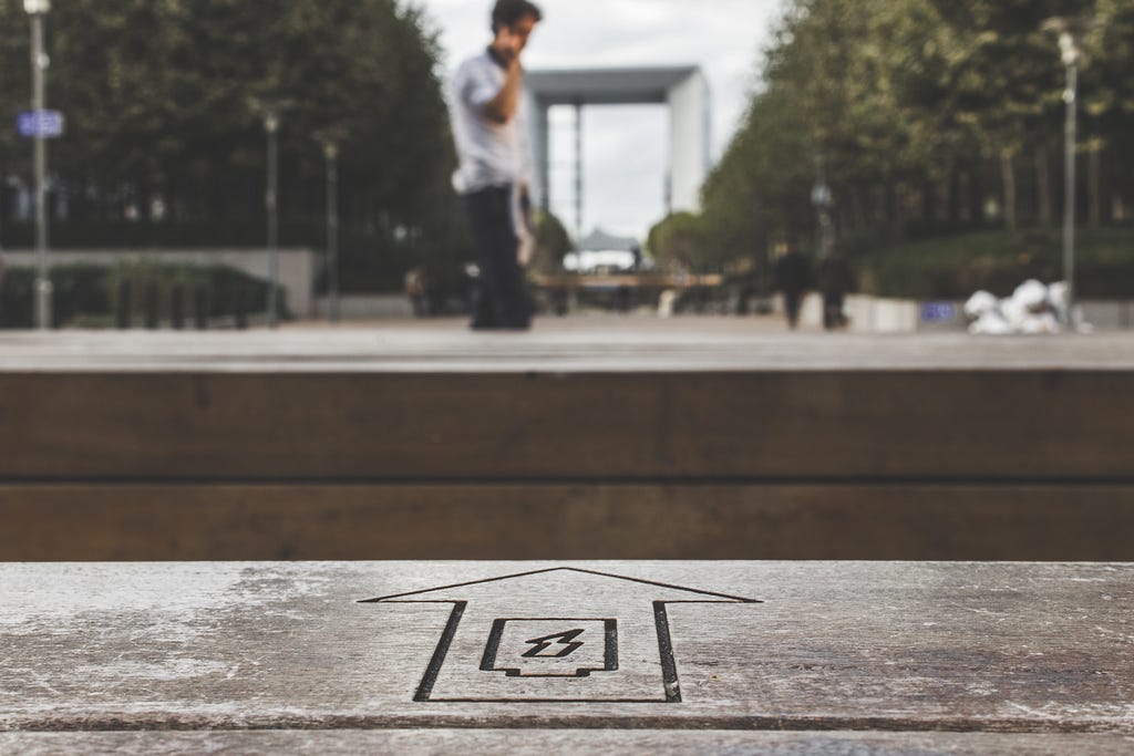 A Smart Grid symbole on a tile by the road