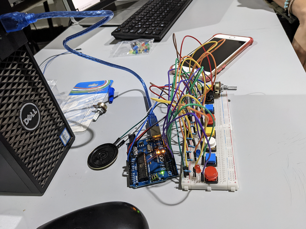 a student project at my class, consisting of an Arduino Uno microcontroller connected to buttons and potentiometers and a speaker